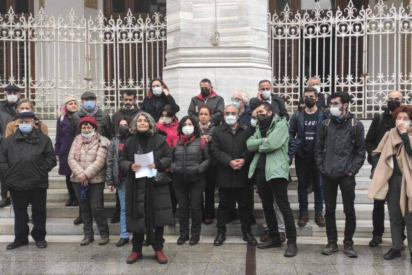 Demokrasi İçin Birlik üyeleri, Aysel Tuğluk’un serbest bırakılması için Adalet Bakanlığı’na Sirkeci Postanesi’den toplu telgraf gönderdi.