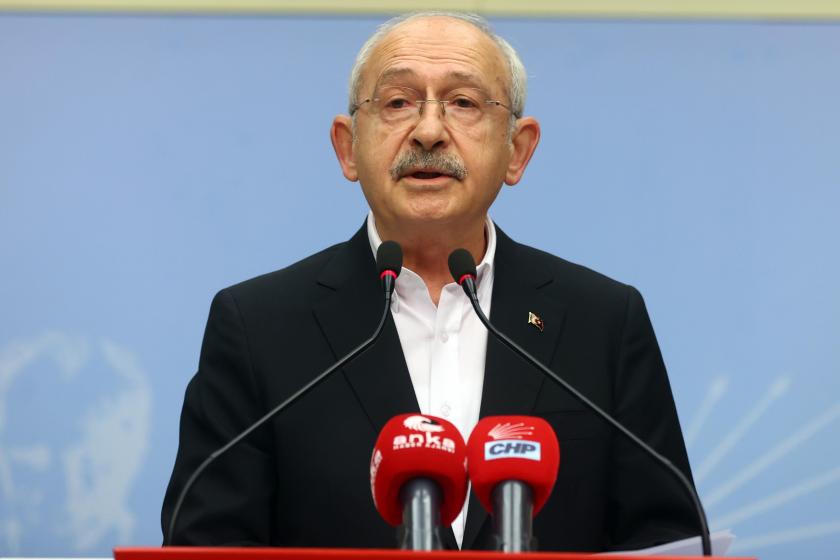 Kemal Kılıçdaroğlu kürsüde konuşuyor