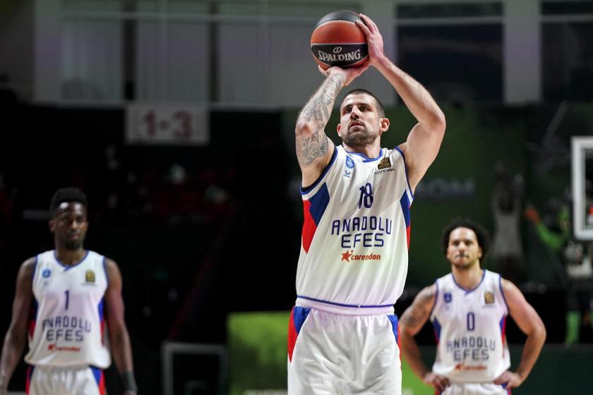 Anadolu Efes-Bayern Münih maçı, Kovid-19 vakaları nedeniyle ertelendi