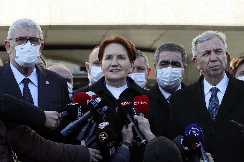 Meral Akşener (ortada) ve Mansur Yavaş (sağda)