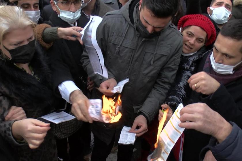 Elektrik faturalarını yakan CHP'liler