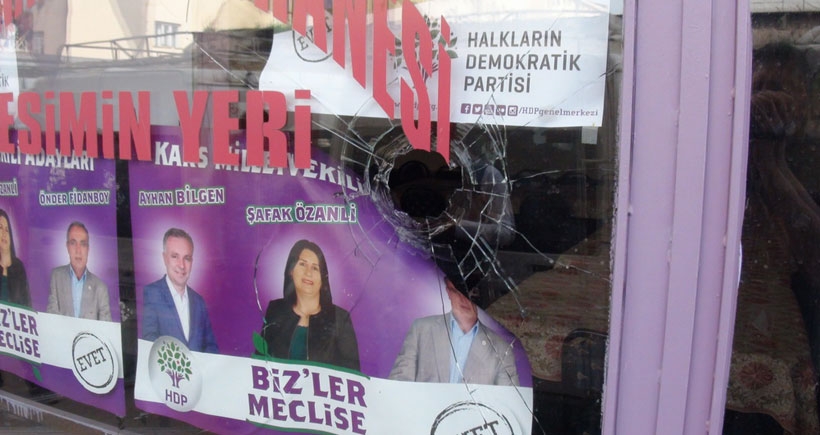 HDP'nin Kars'taki seçim bürosuna taşlı saldırı