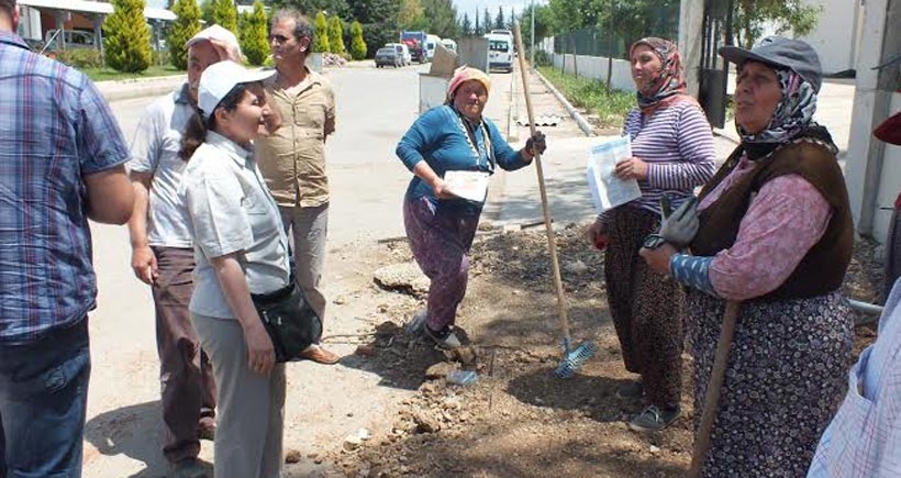 HDP Antalya adayı, işçilerle metal grevini konuştu