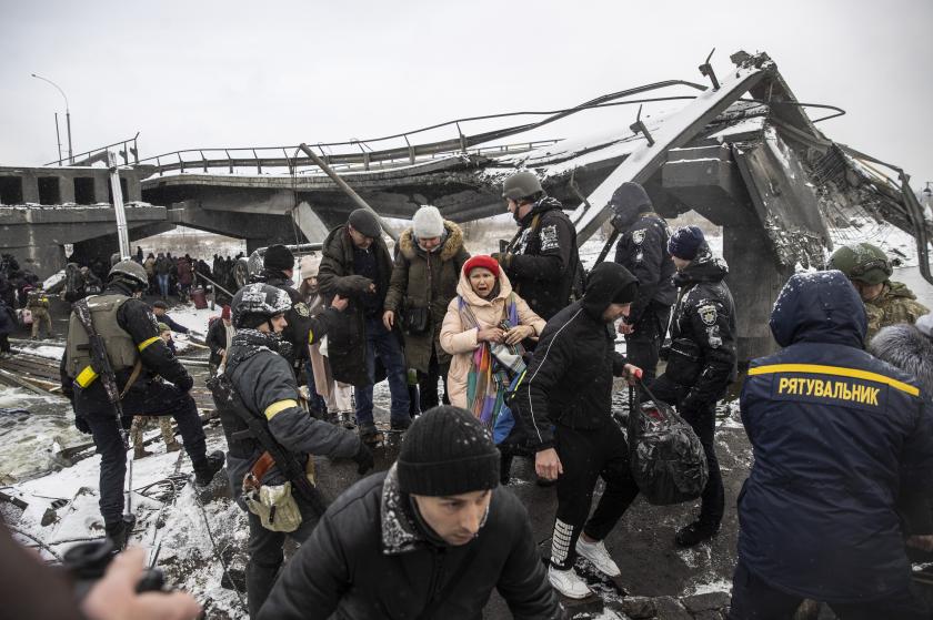 Ukrayna'da tahliye edilen insanlar.