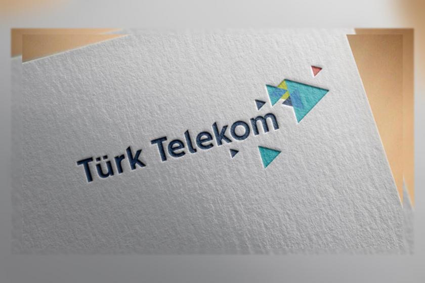 Türk Telekom'un logosunun yazılı olduğu bir kağıt