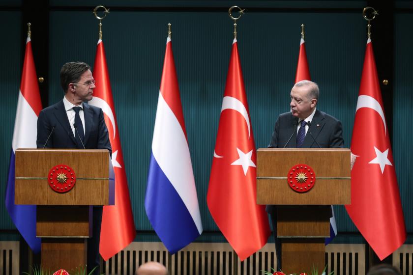 Mark Rutte (solda), Tayyip Erdoğan (sağda)