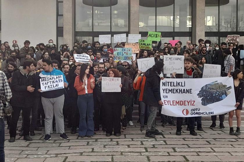 Yemekhane eylemindeki ODTÜ öğrencileri