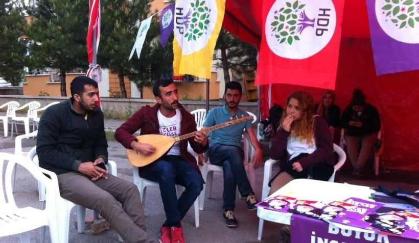 Sivas’ta HDP adayları seçim çadırı açtı