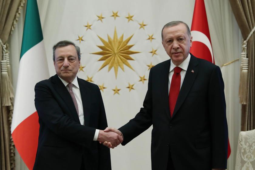 Draghi ve Erdoğan el sıkışıyor