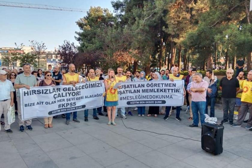 Eğitim Sen Gebze Şubesinin gerçekleştirdiği basın açıklamasından bir fotoğraf.