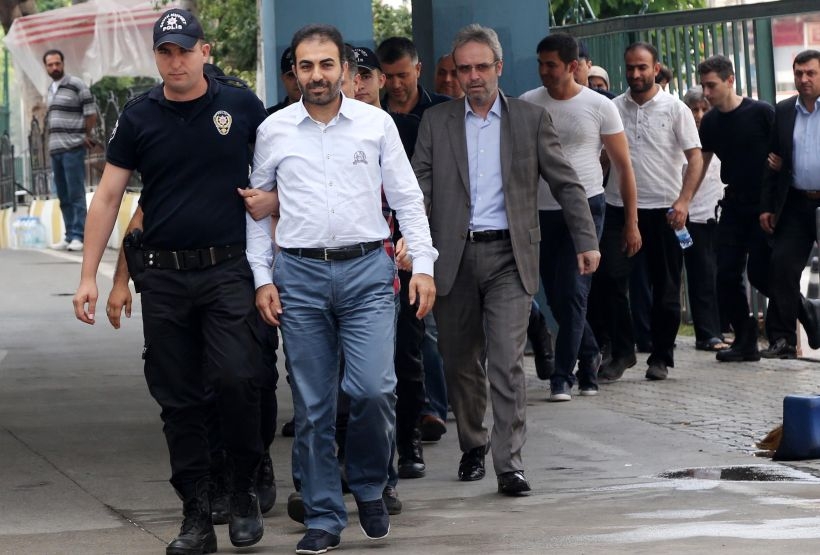 Mersin'deki 'yasa dışı dinleme' operasyonunda 27 kişi adliyeye sevk edildi