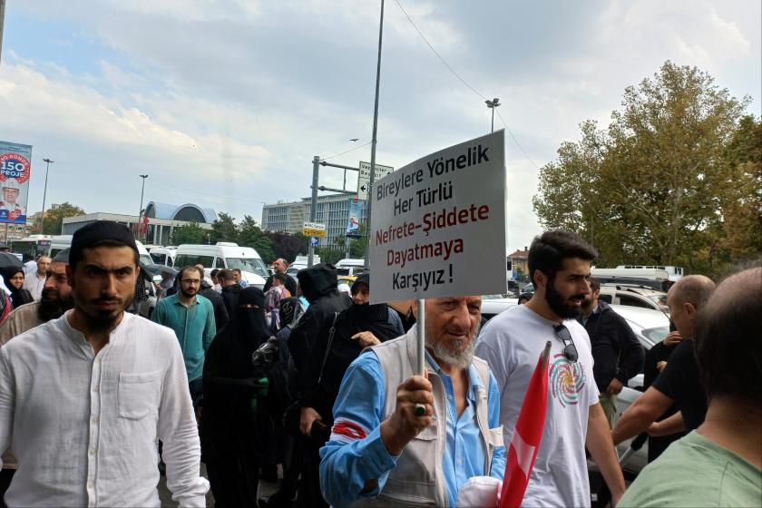 İstanbul'da düzenlenen LGBTİ+ karşıtı mitingden bir fotoğraf.