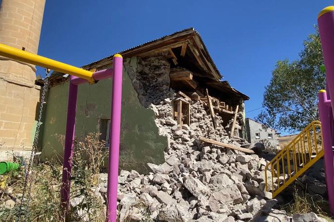 Ardahan’da depremde 69 bina, 44 ahır, 13 ticarethane ve depo ağır hasar gördü