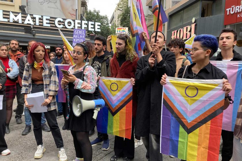 İzmir'de açıklama yapan LGBTİ'ler