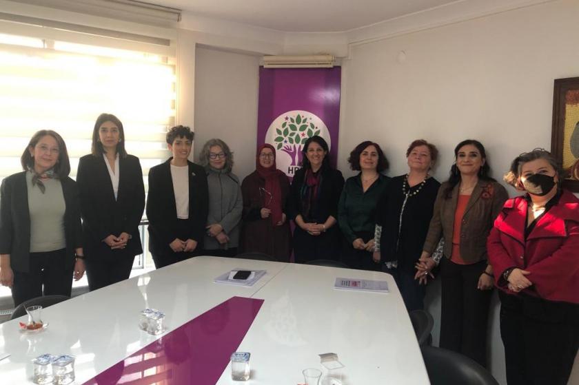 Eşitlik İçin Kadın Platformu Anayasa değişiklik teklifi ile ilgili HDP'yi ziyaret etti