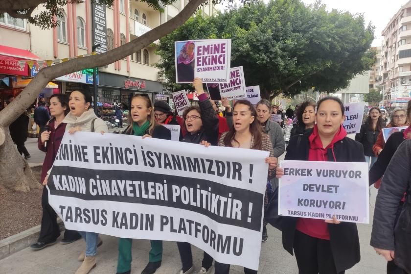 Tarsus Kadın Platformu, kentte evli olduğu Mahsun Ekinci tarafından öldürülen Emine Ekin için açıklama yaptı