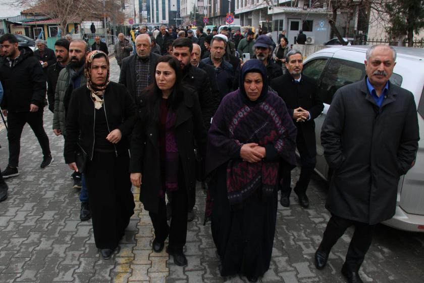 Emine Şenyaşar duruşmaya giderken