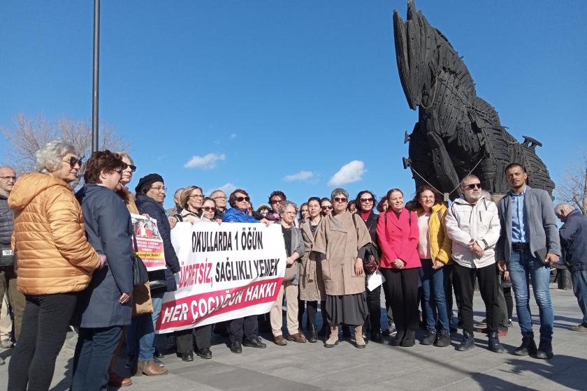 Çanakkale’de 1 öğün ücretsiz yemek için toplanan imzalar İl Milli Eğitim Müdürlüğüne iletildi