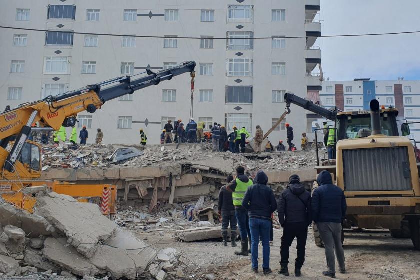 Uzmanlar anlattı: Adım adım binlerce bina nasıl enkaza döndü?