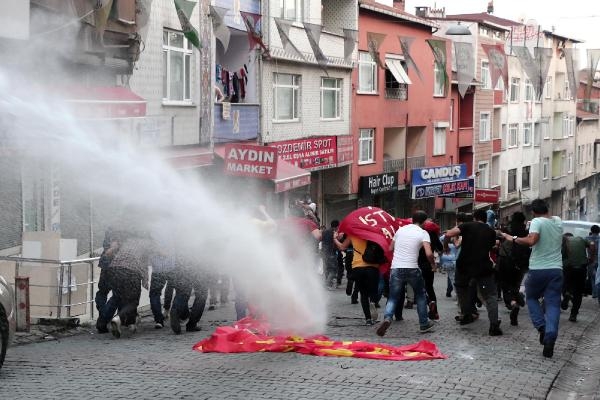 Polis, Berkin Elvan anmasına saldırdı