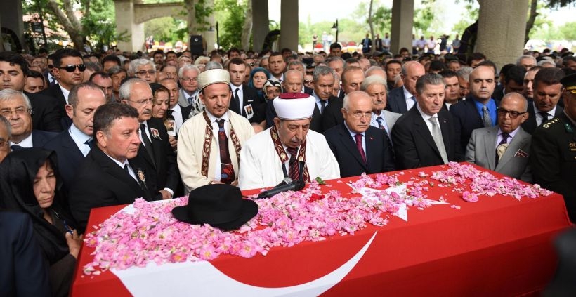 Demirel'in cenazesi İslamköy'de toprağa verildi