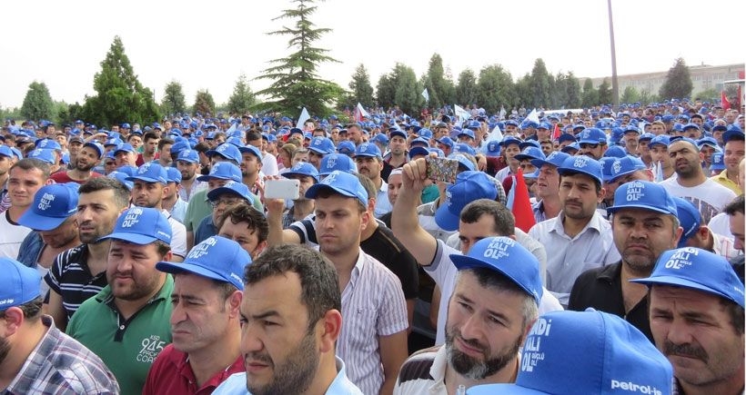 POLİMER işçisi  grevine sahip çıkıyor