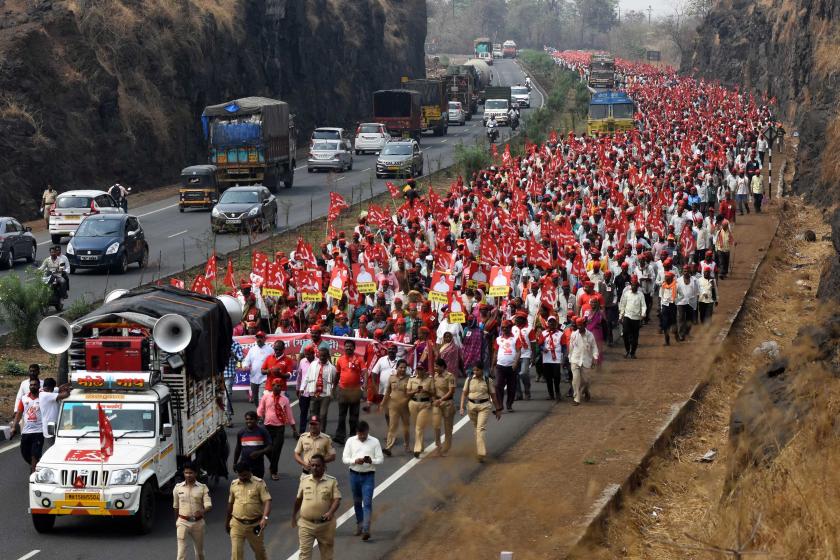 Hindistan'ın Maharaştra eyaletinde binlerce çiftçi, Nashik'ten Mumbai'ye yürüdü