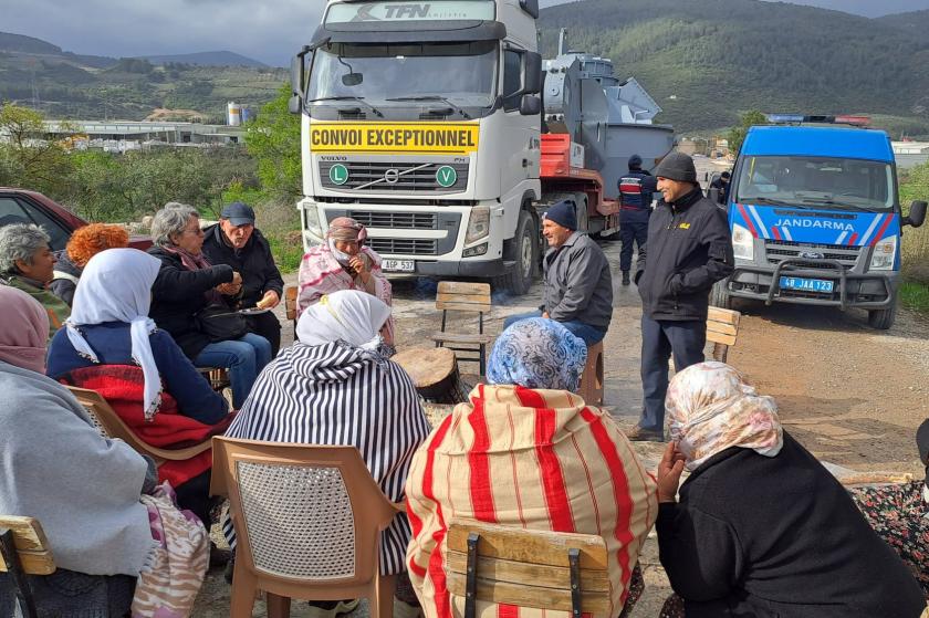 Köylüler ateşin başında