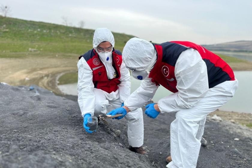 Arnavutköy'de yol kenarına dökülen kimyasal atık baraja karıştı