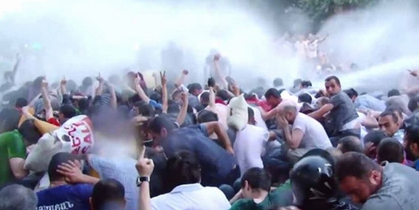 Ermenistan’da protestoculara saldırı: 250 gözaltı, 18 yaralı