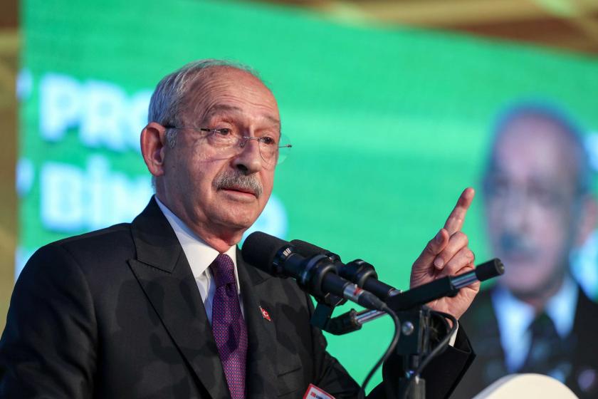 Kemal Kılıçdaroğlu, mitingde halka seslenirken