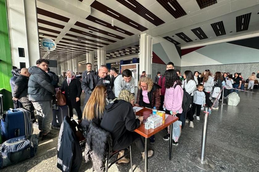 Ankara Şehirlerarası Otobüs Terminali'nde  seçim yoğunluğu