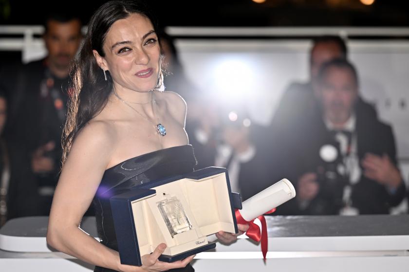 Merve Dizdar Cannes ödülü ile