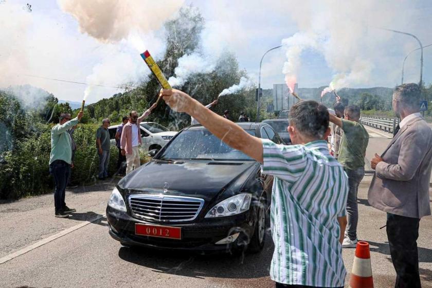 Bakan Tunç kırmızı plakayı Togg'dan söktü, Mercedes'e taktı