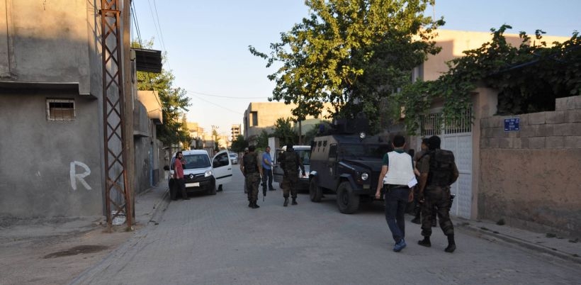 Nusaybin'de birçok eve polis baskını