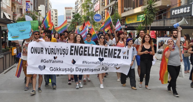 Onur Yürüyüşü’ne saldırı İzmir'de protesto edildi