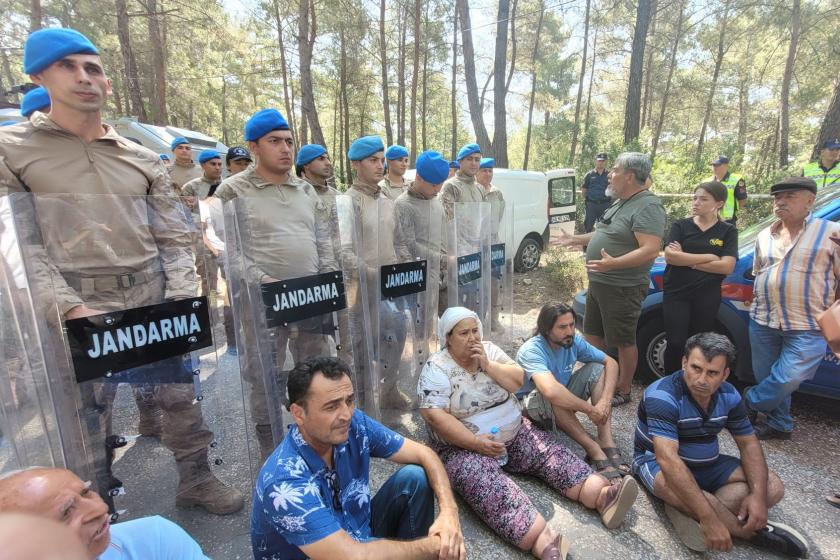 Akbelen'de ağaç kesimine karşı direnen köylüler