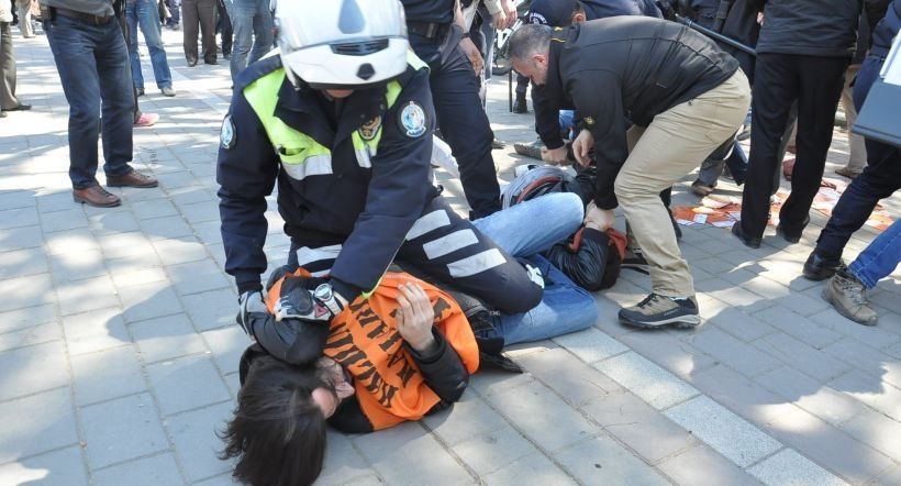 Çanakkale'de darbedilerek gözaltına alınan Halkevleri üyelerine takipsizlik