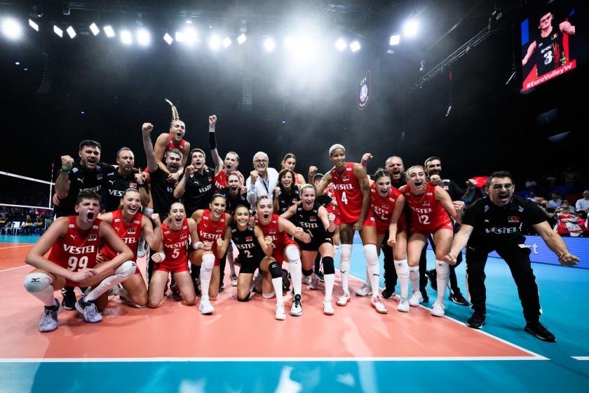 İstanbul Valiliğinden Taksim'de A Milli Kadın Voleybol takımının final maçı gösterimine engel