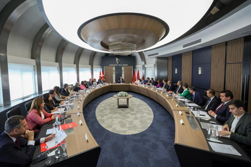 CHP'de yeni MYK ilk kez toplandı | "Anayasayı tanımayan bir anlayışla değişikliği tartışmayız"
