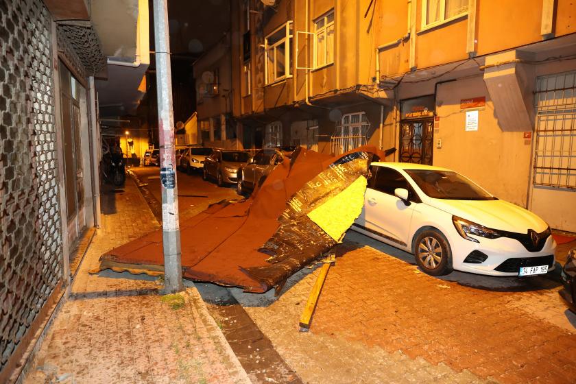 İstanbul'da lodos ve sağanak etkili oldu | Valilik: 114 olaya müdahale edildi