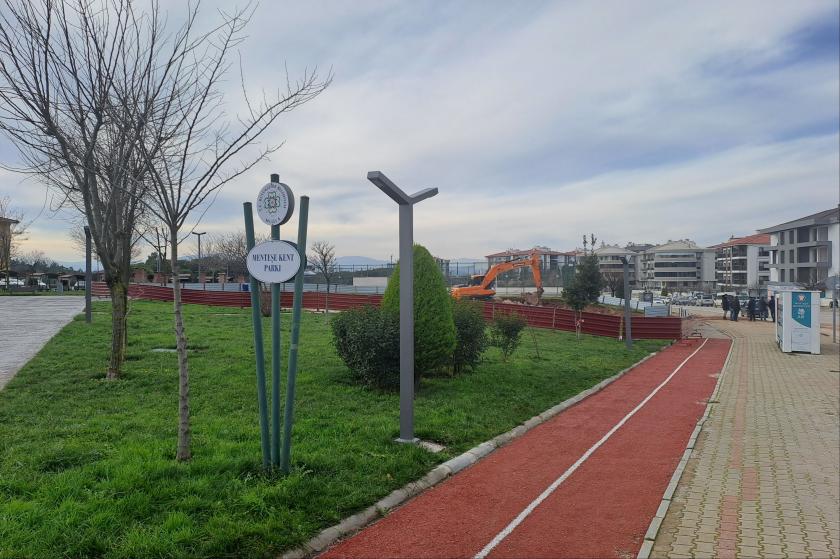 Menteşe Kent Parkında halkın tepkisine rağmen inşaat devam ediyor