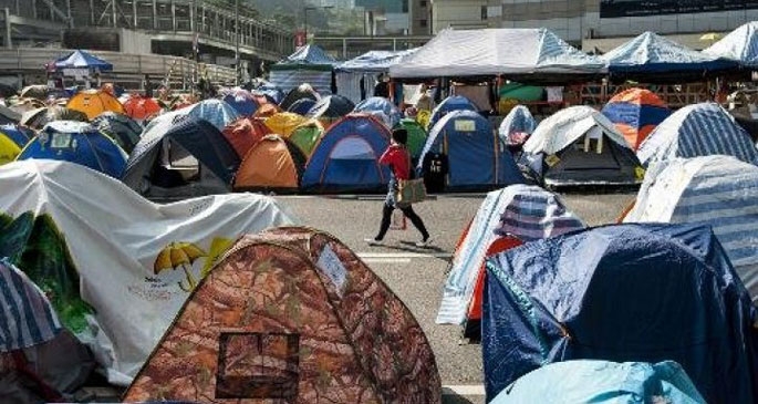 Hong Kong'da barikatlar kaldırıldı