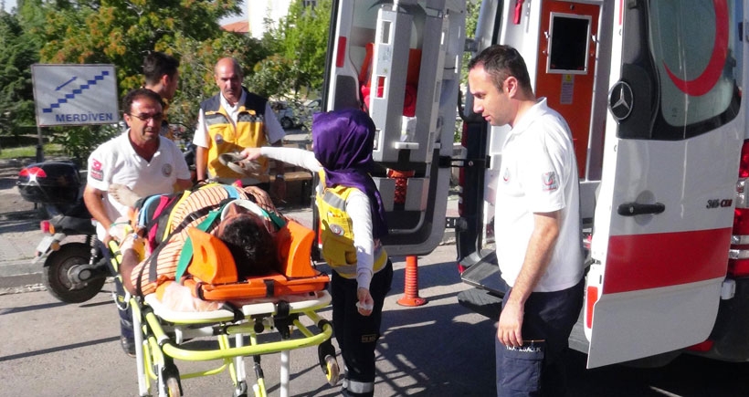 Aksaray’da tarım işçilerini taşıyan minibüs devrildi: 7'si çocuk 16 yaralı