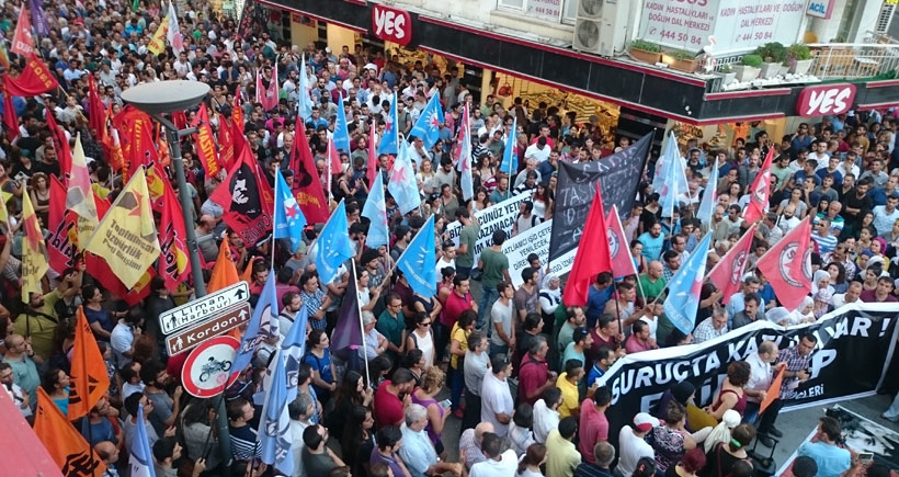 İzmir'de Suruç'ta gençleri katledenlere öfke vardı.