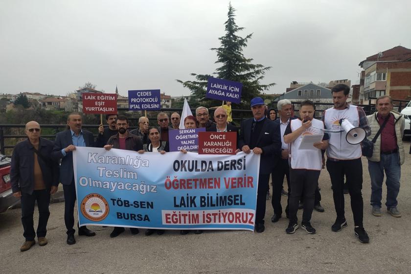 Okul önündeki protesto