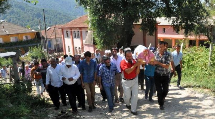 Yangında ölen küçük Zeynep toprağa verildi