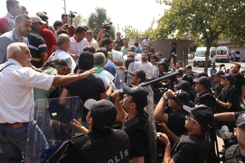 Adliye önünde açıklamaya polis engeli