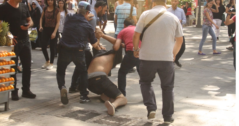 Polis şimdi de Kızılay’da pankart indirdi, itiraz eden gözaltına alındı