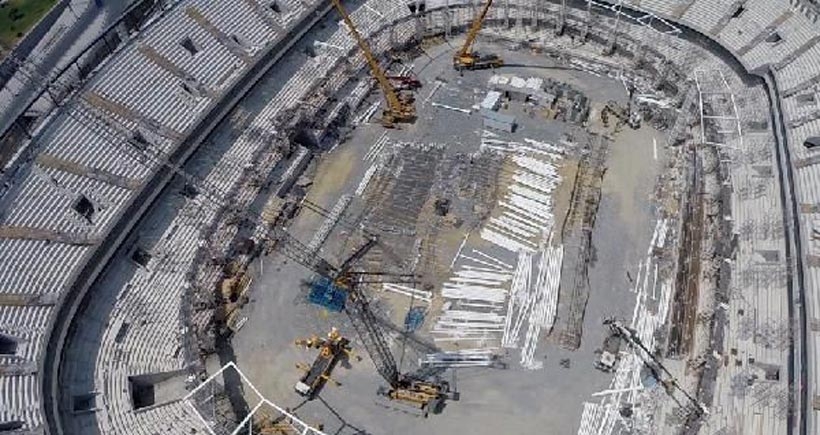 Beşiktaş Vodafone Arena inşaatında çatı iskelet koptu: 2 işçi yaralandı